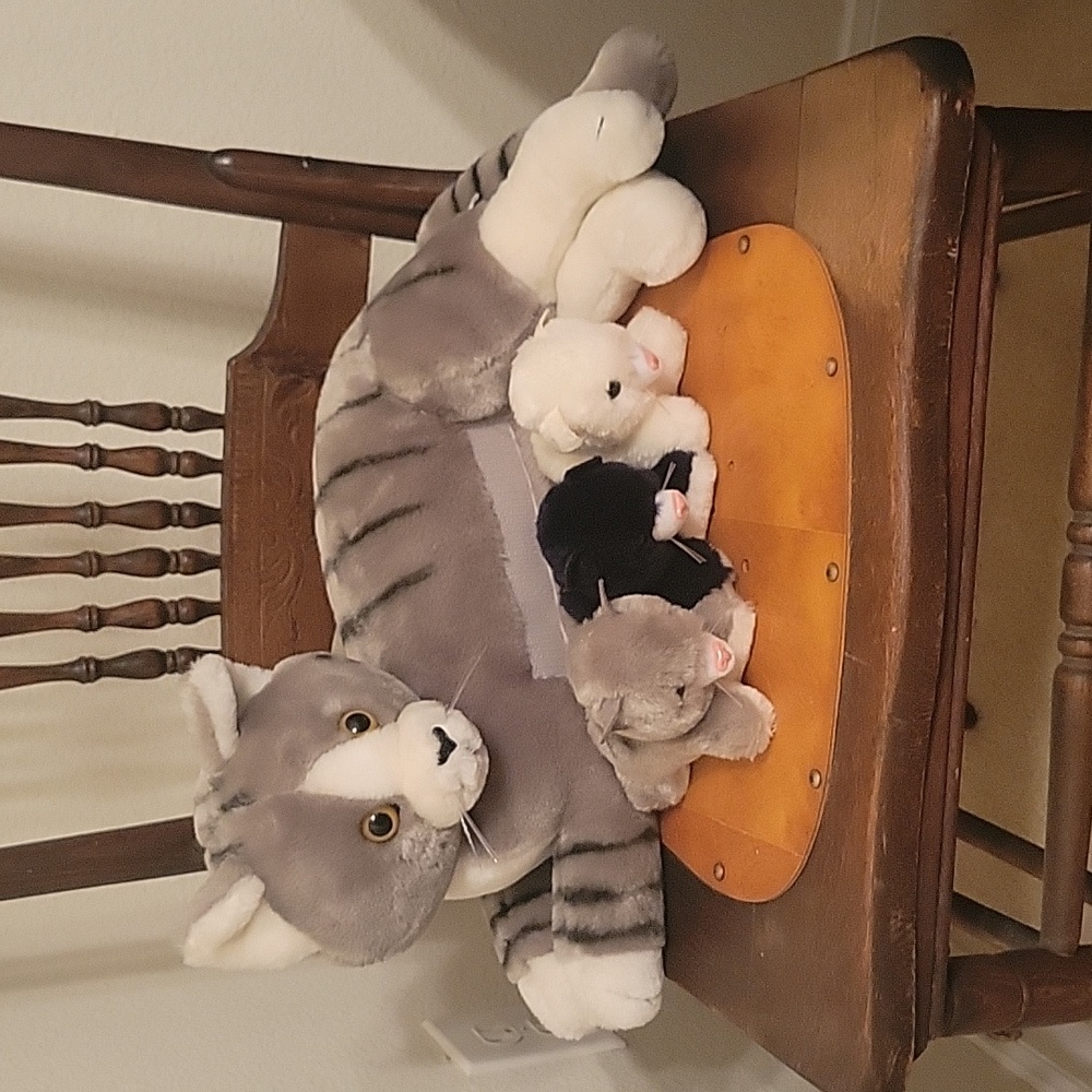 Vintage 1981 DAKIN Nature Babies GREY CAT 3 nursing kittens plush stuffed Mama